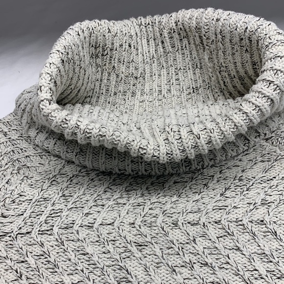 𝅺Roots Turtleneck Sweater Beige with Grey Size XS - Picture 4 of 11